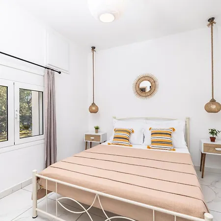 בית נופש Soso's Garden House With Pool