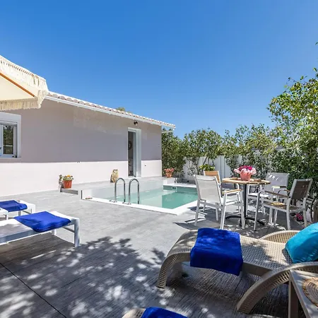 בית נופש Soso's Garden House With Pool