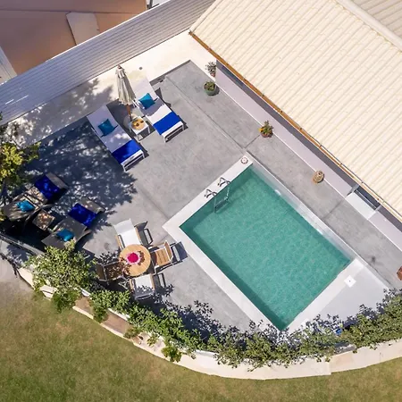Soso's Garden House With Pool Plános